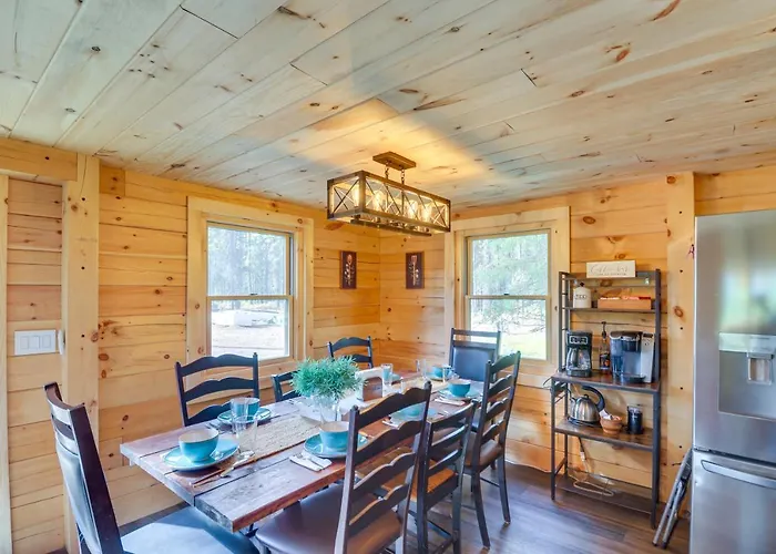 Secluded Cabin W/ Mtn Views ~ 33 Mi To Bigfork!