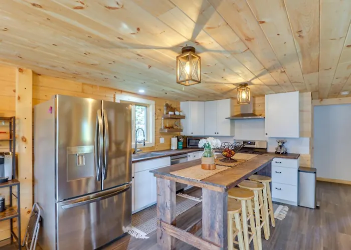Secluded Cabin W/ Mtn Views ~ 33 Mi To Bigfork!