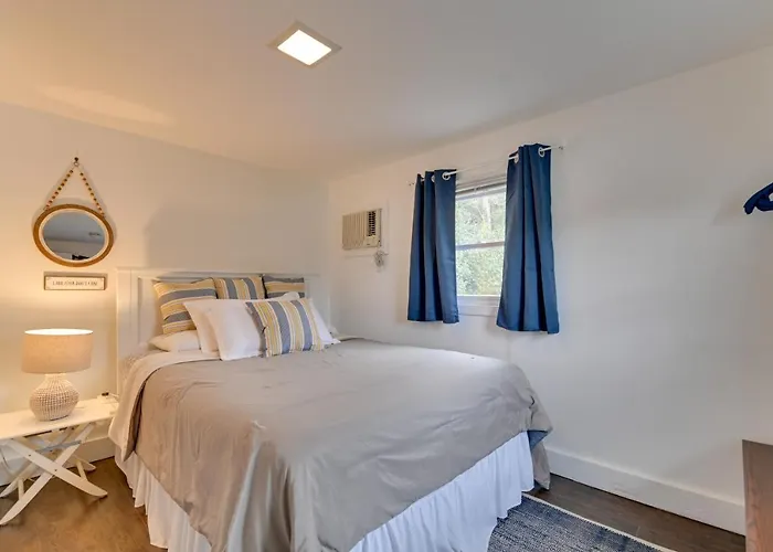 Lake George Waterfront Cabin W/ On-Site Marina!