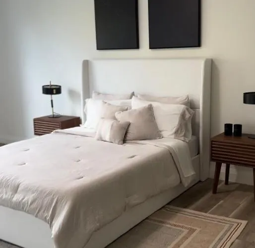 Modern Furnished Apartment In Heart Of Quincy