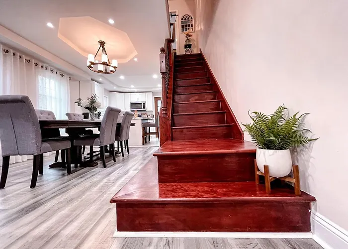 Cheerful & Modern Home W/ A Walkout Deck Area