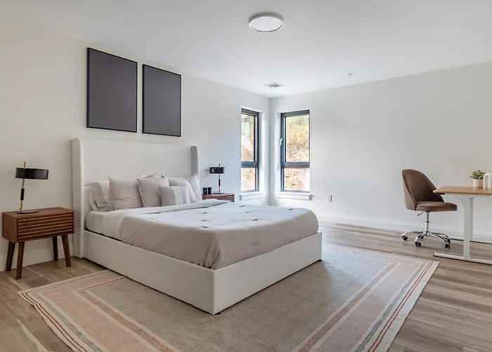 Modern Furnished Apartment In Heart Of Quincy