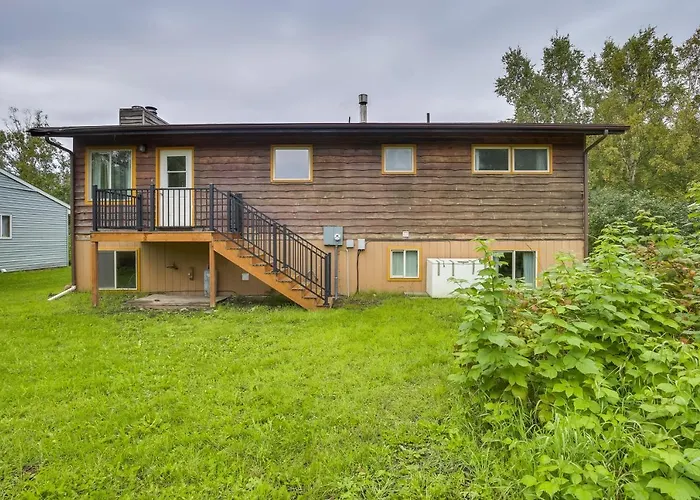 Serene Palmer Home: Walk To Downtown & Riverfront!
