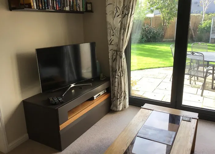 A Place To Stay In Stoke Gifford - Parkway Train Station 5 Min Walk