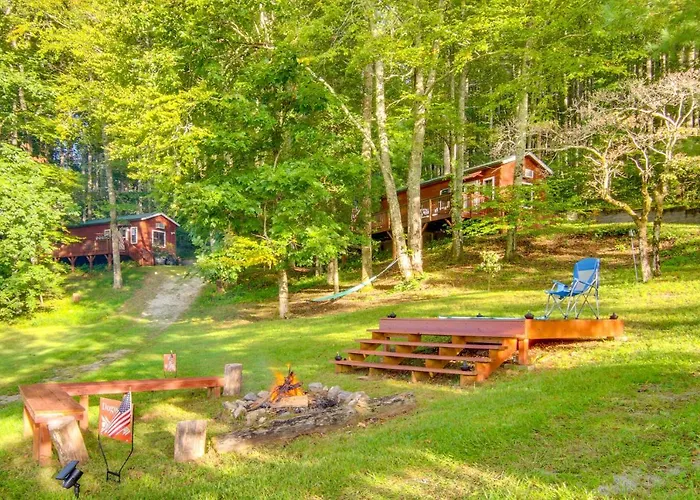 Hendersonville Creekside Cabin: Near Dupont Forest