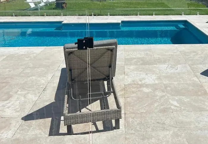 Sweet Cute Blue Tiny Home With Pool And 2 Minute Drive To The Beach