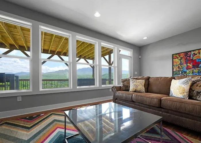 Modern Cabin Near Smoky Mountain National Park