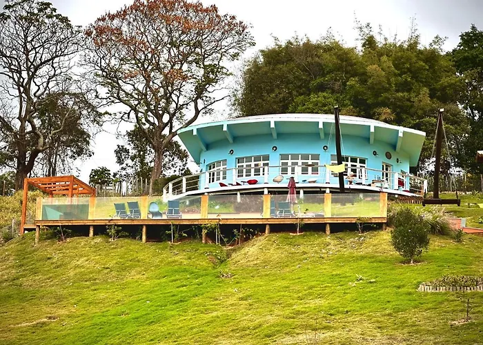 Casa Abacaxi, Vila Mágica