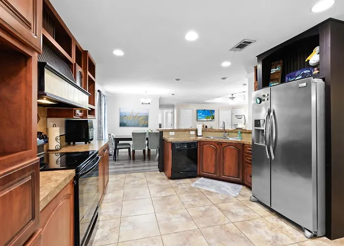 Villa Island Retreat, Country House Overlooking 13 Acres And A Small Lake