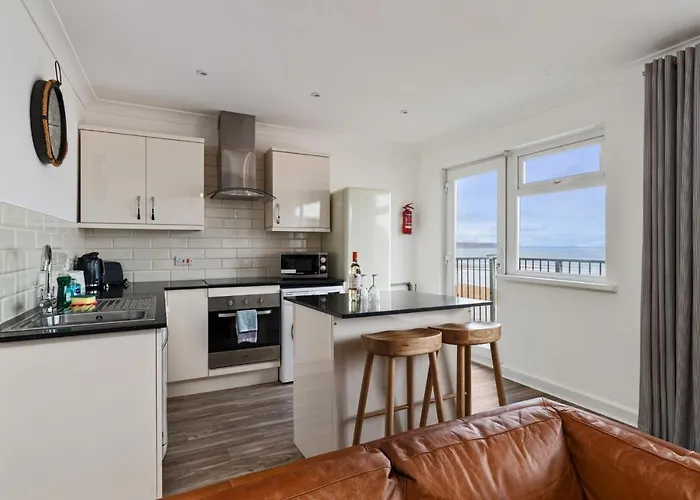 Sea Urchins - Sea Front Apartment With Views