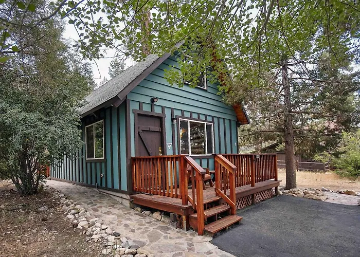 Hot Tub & Deck: Big Bear City Cabin Near Skiing