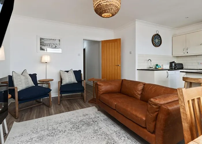 Sea Urchins - Sea Front Apartment With Views