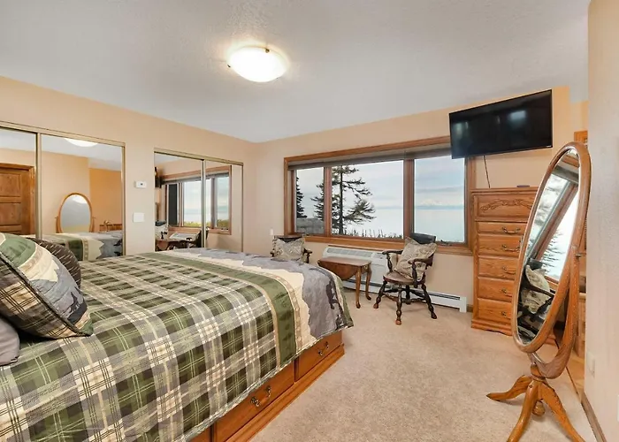 Kenai Vacation Rental W/ Volcano Views & Decks!