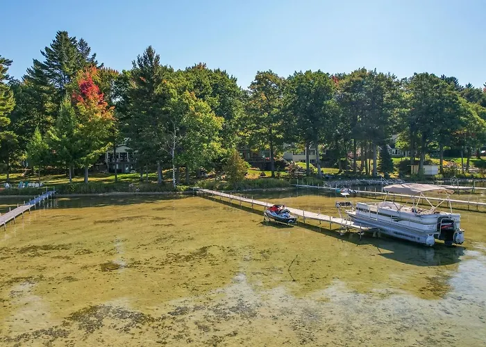 Higgins Lake Vacation Rental W/ Lake Views & Deck!