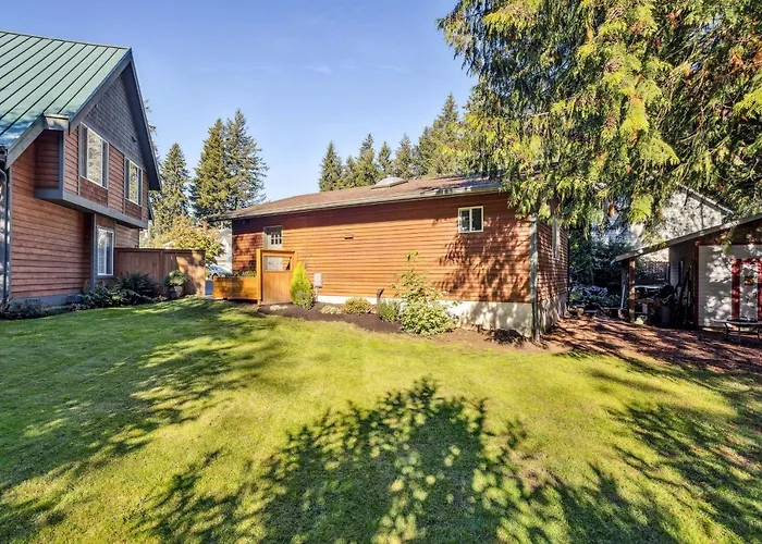 Pet-Friendly Kent Vacation Rental, Walk To Lake!