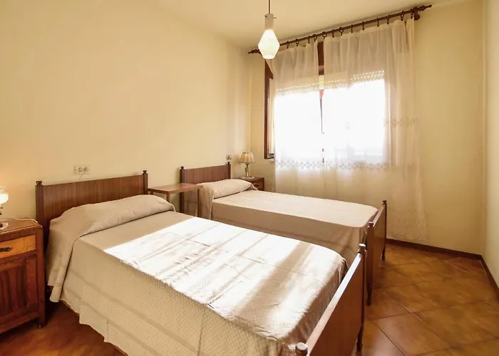 2 Bedroom Beach Front Home In Viareggio