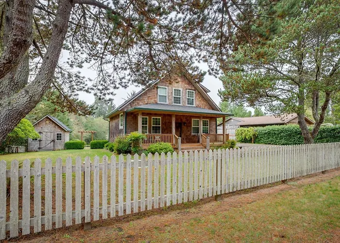 Historic District Home - Walk To Willapa Bay!