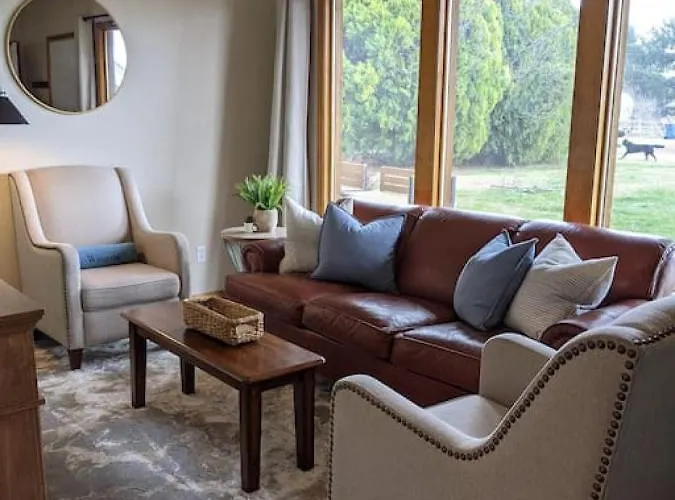 Wingate - Meridian, Cozy Acreage In The Heart Of The City