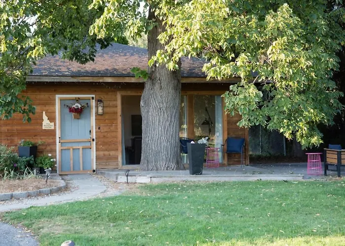 Wingate - Meridian, Cozy Acreage In The Heart Of The City
