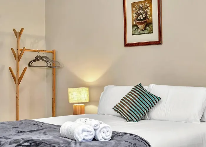 East Parklands Cottage - A Dreamy Garden Hideaway