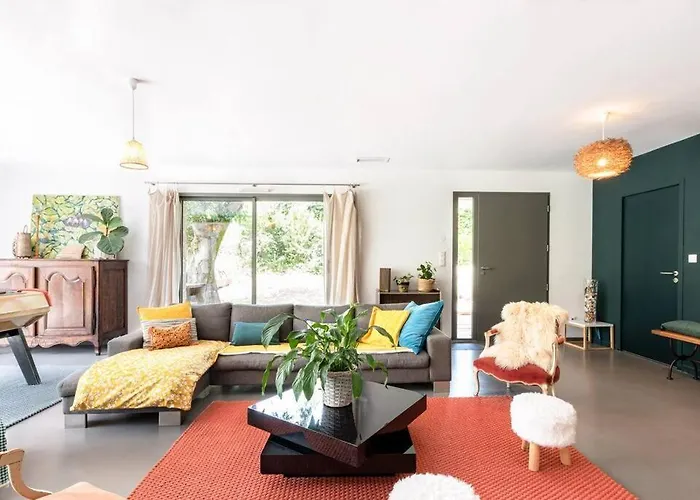 La Coursive Belle Maison Tout Confort, Piscine