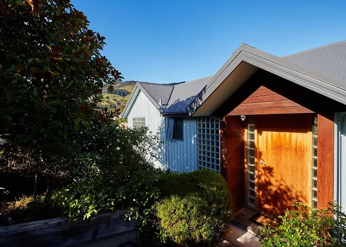 Akaroa Holiday Home Spacious And Quiet With Stunning Harbour Views And Close To Town