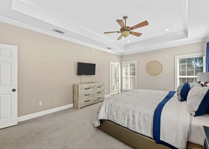 Serene Smart Home, Big Backyard, Family And Friends