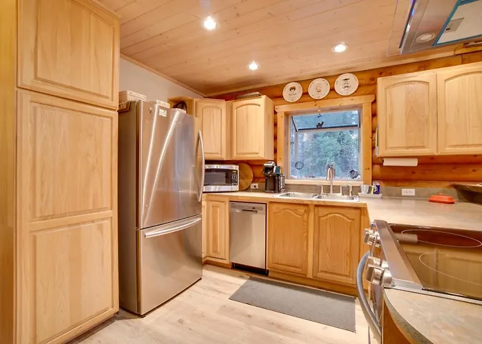 Donnelly Cabin W/ Private Deck: Near Lake Cascade!
