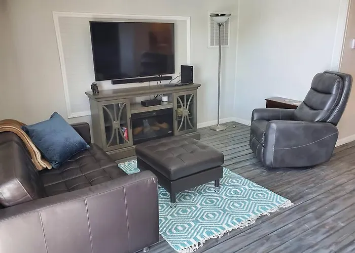 3 Bed, 2 Bath, Waterfront, Dock, Large Driveway