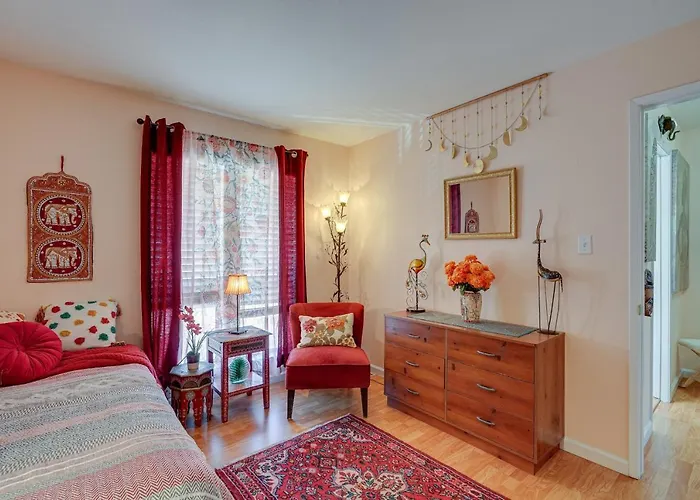 Lovely Concord Townhome Retreat W/ Community Pool!
