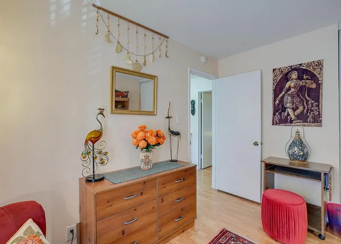 Lovely Concord Townhome Retreat W/ Community Pool!
