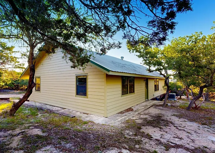 Hill Country Views & Patio: Private Home