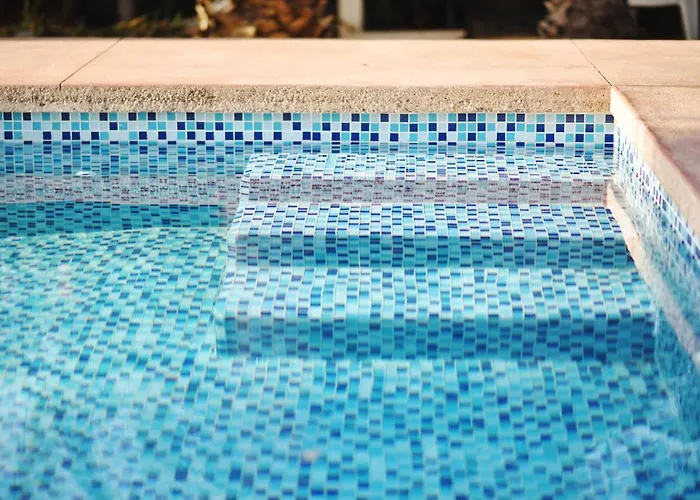 Superbe Appartement Avec Chambre, Piscine Et Parking Prive
