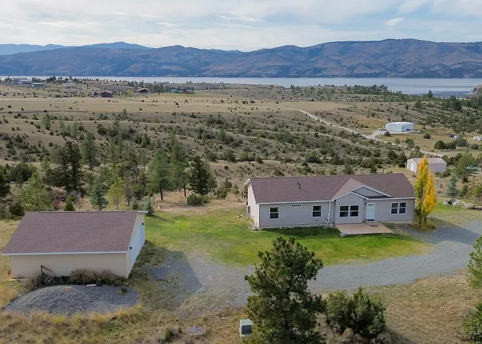 Spacious Canyon Ferry Lake House With Bar & Views!