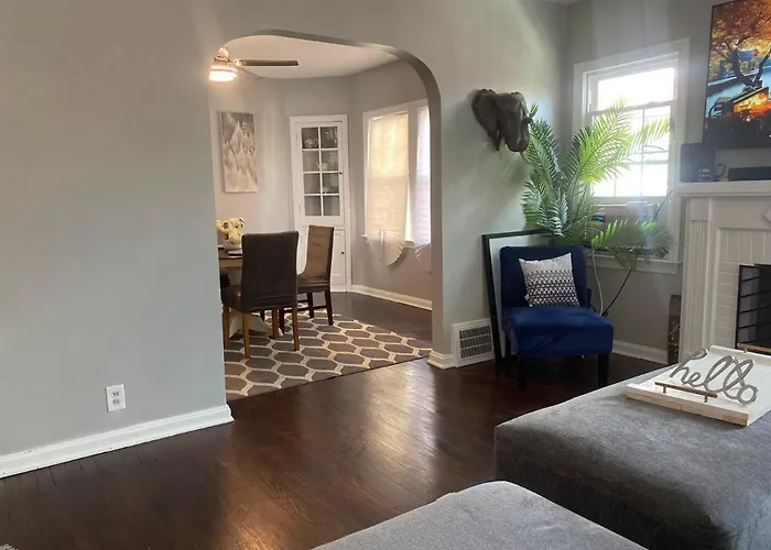Cozy, Upstairs Apartment Pets Welcome With Fee Family Friendly Close To Everything