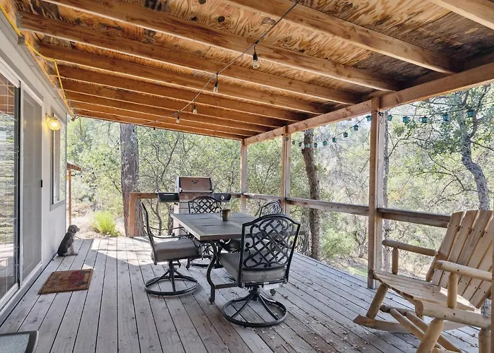Newly Renovated Retreat On 6 Acres, Discover Murphys Lodge With Scenic Views!