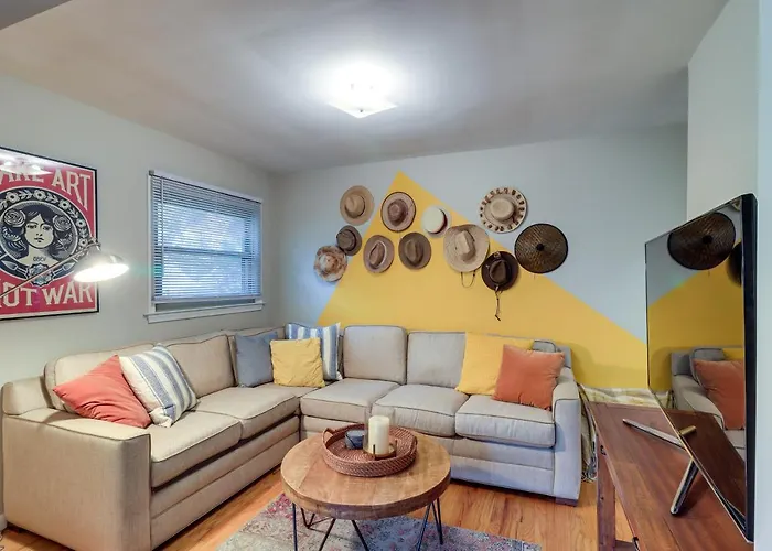 Ann Arbor Home W/ Deck, 2 Mi To Michigan Stadium!