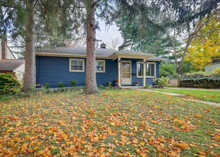 Ann Arbor Home W/ Deck, 2 Mi To Michigan Stadium!