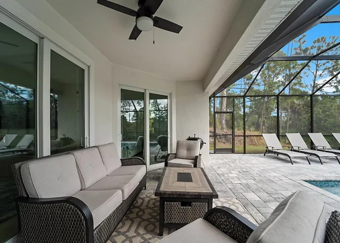 Modern Heated Pool Home Close To Downtown Shopping