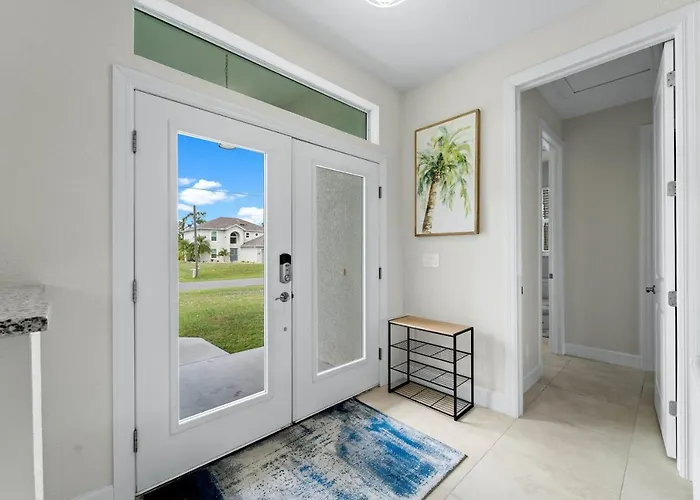 Modern Heated Pool Home Close To Downtown Shopping