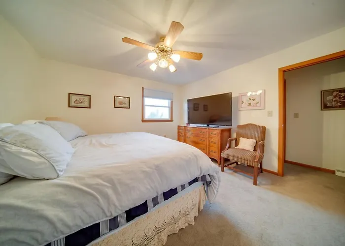 Cozy Ripley Apartment - 21 Mi To Downtown Erie!