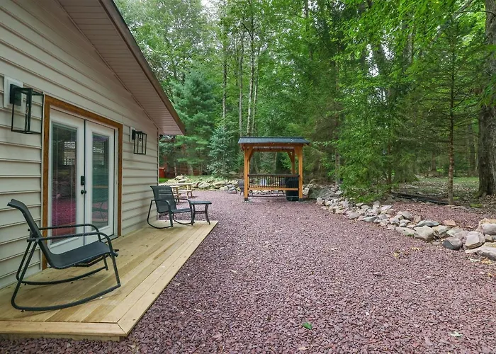 Whiskey Pines Retreat! Single Level Home, Outdoor Firepit, Ac, Bbq! Sleeps 9 In Lake Harmony!