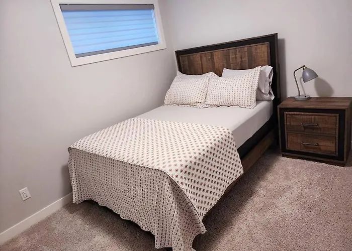 Deluxe 2 Bedroom Suite With*Netflix/Cable/Prime