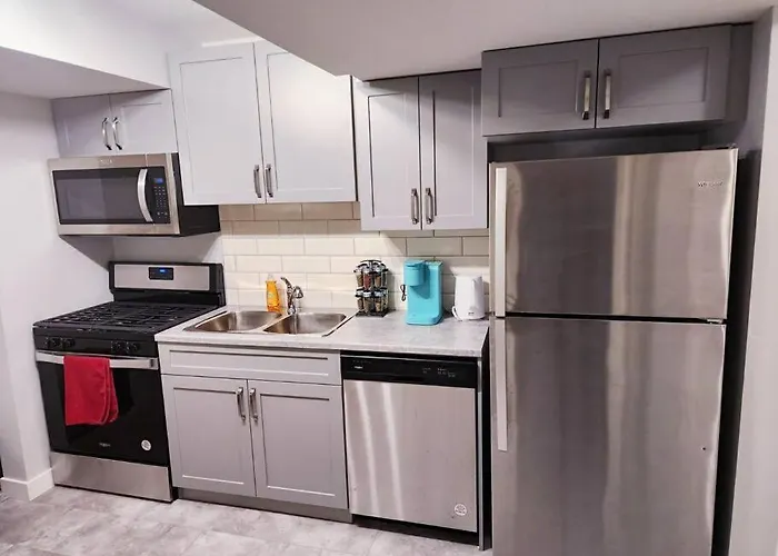 Deluxe 2 Bedroom Suite With*Netflix/Cable/Prime