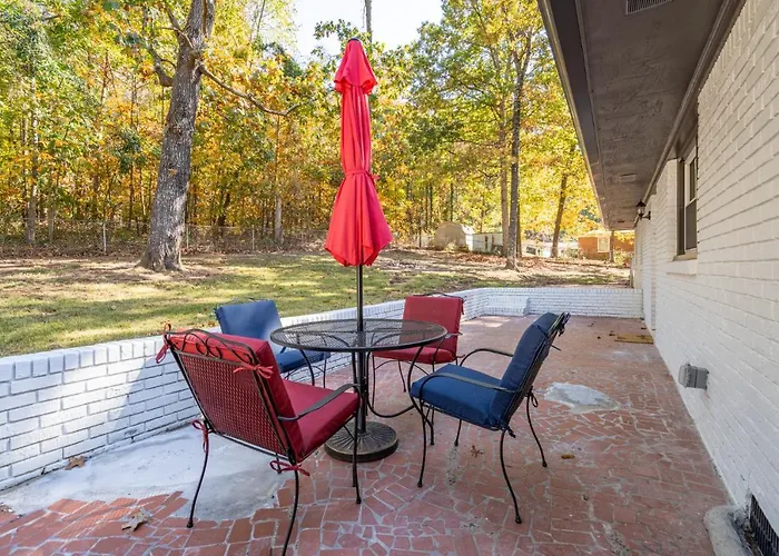 Modern 3Br Home Near Lakepoint With Fenced Yard