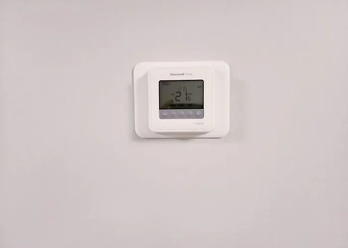 Deluxe 2 Bedroom Suite With*Netflix/Cable/Prime