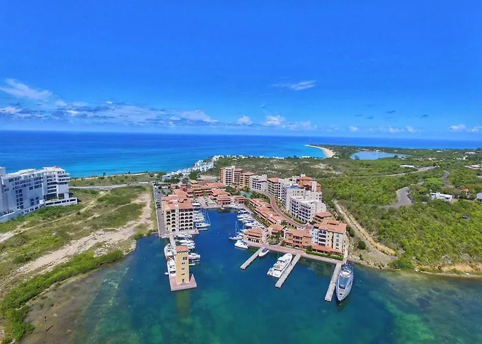 2-Bed Designer Apartment Sleeps 4 Resort Pool