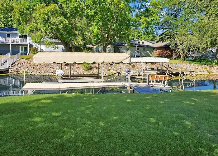 The Canal Cottage Off West Lake Okoboji
