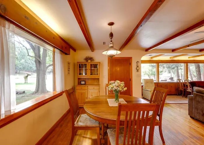 Cozy Cabin On 1 Acre In Premier Pine Neighborhood