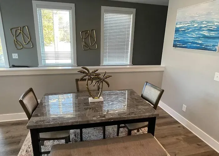 Pet Friendly Wi-Fi Luxury Gated Community Downtown Greenville